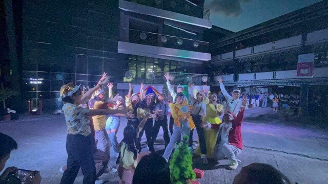 Welcome to Christmas (1)